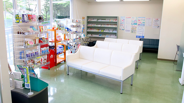ファーマライズ薬局 鈴鹿店の待合スペース