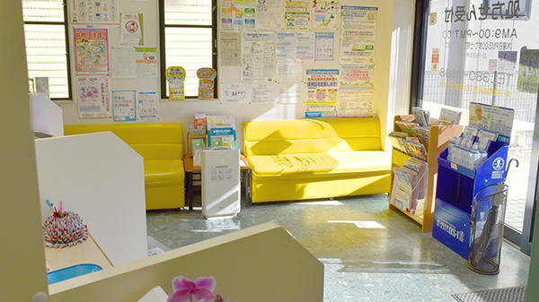 みつば調剤薬局の待合スペース