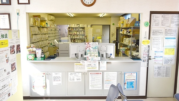 さんあい薬局　京橋店の受付/カウンター