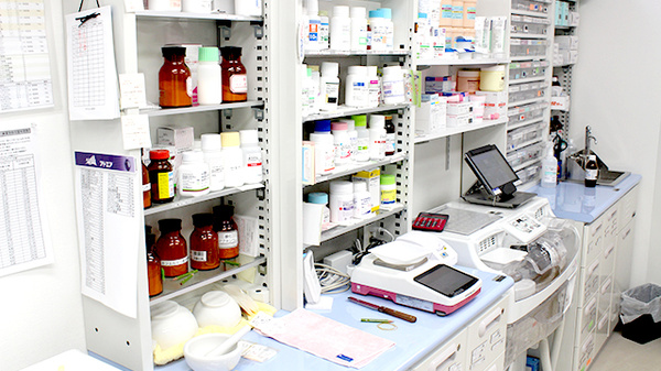 さんあい薬局　二村台店の調剤室
