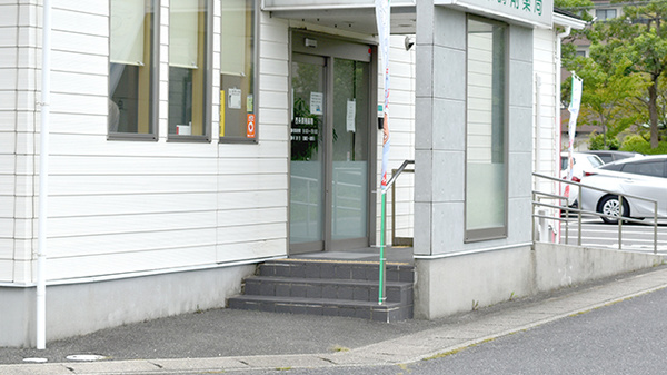 西条調剤薬局の入口