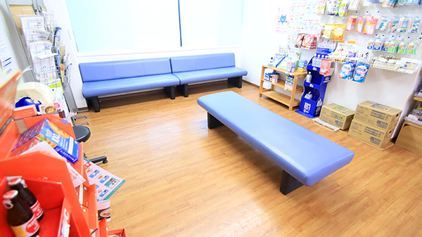 大木薬局 鵜方店の待合スペース