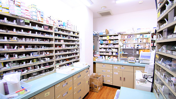 大木薬局 鵜方店の薬棚