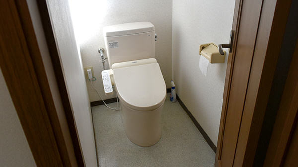 かんひちや薬局越賀店のお手洗い