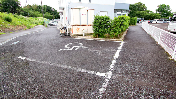 鈴鹿みなみ薬局の駐車場