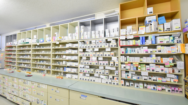 さつき調剤薬局の薬棚