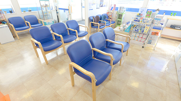 クオール薬局桧町店の待合スペース