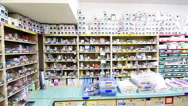 トリム薬局　東根店の薬棚