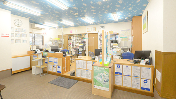ニーズ薬局あきほ店の受付/カウンター