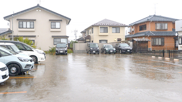 ニーズ薬局あきほ店の駐車場