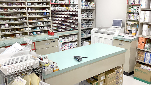 ファミリー調剤薬局の調剤室