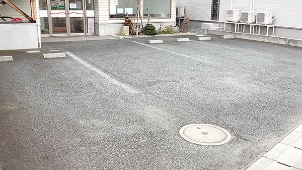 ファミリー調剤薬局の駐車場