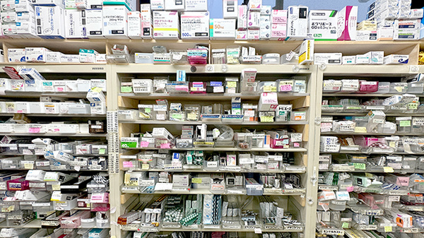 ブナの森調剤薬局東根店の薬棚