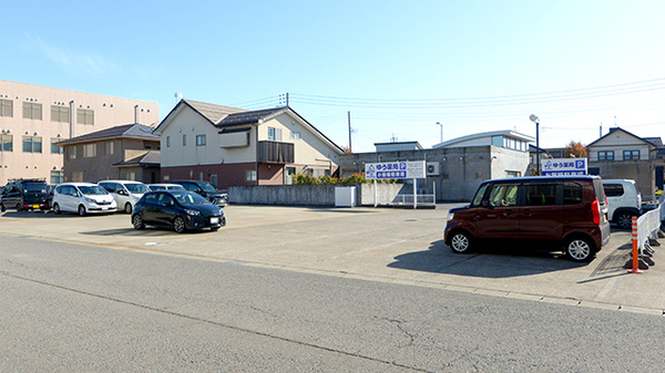 ゆう薬局美咲店の駐車場