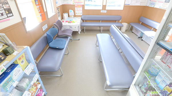 ゆう薬局朝暘店の待合スペース