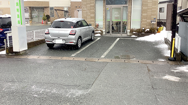 陣場調剤薬局の駐車場