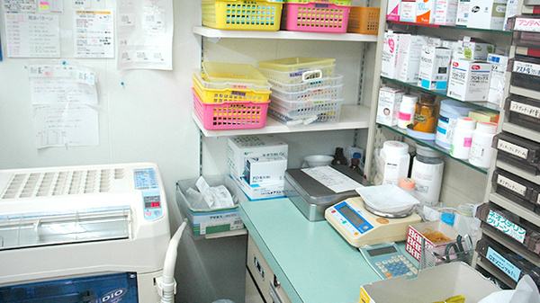 アカダ薬局　羽山店の調剤器具