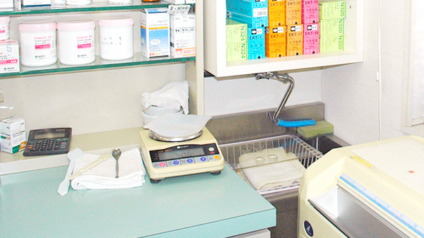 アカダ薬局　新下関店の調剤器具