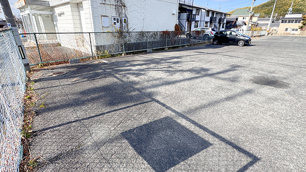 いしはら薬局の駐車場