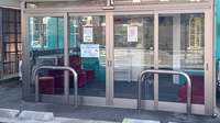 ミドリ薬局福川店の入口