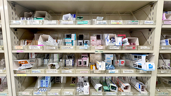 ミドリ薬局福川店の薬棚