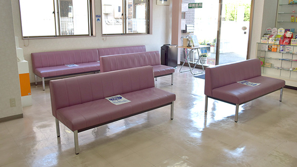 ワイズ薬局の待合スペース