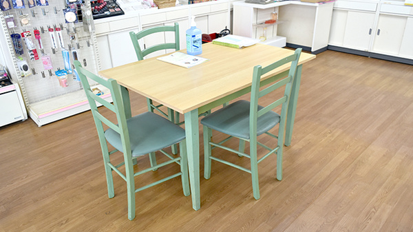 銀座屋薬局の待合スペース