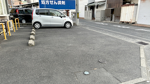 健栄薬局の駐車場