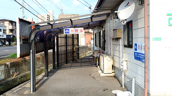 古川薬局の駐輪場
