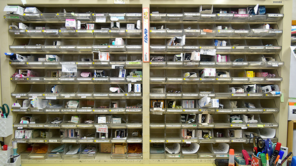 秋本東駅薬局の薬棚