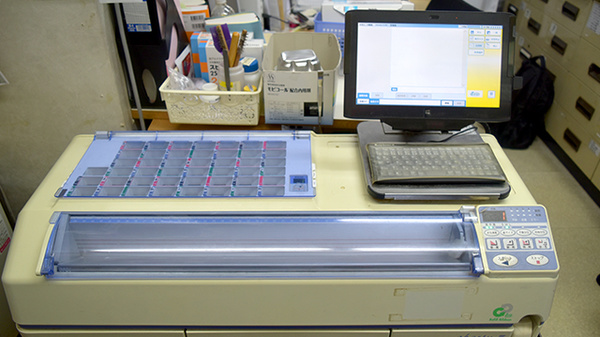 秋本東駅薬局の調剤器具