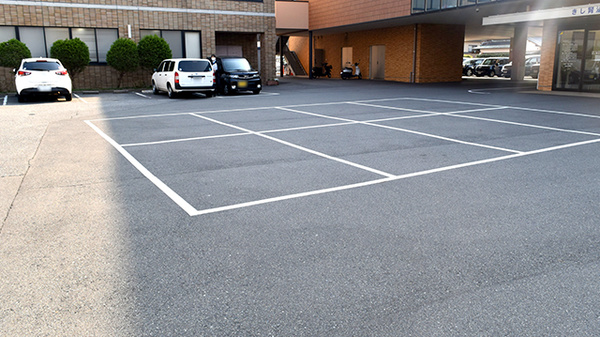 有限会社杉山薬局の駐車場