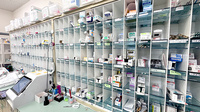 徳佐薬局の薬棚