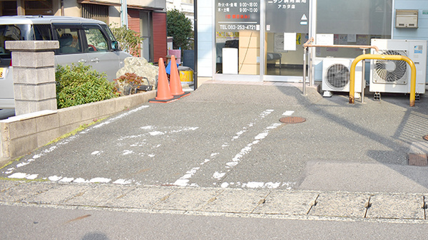 ニック調剤薬局　アカダ店の駐車場