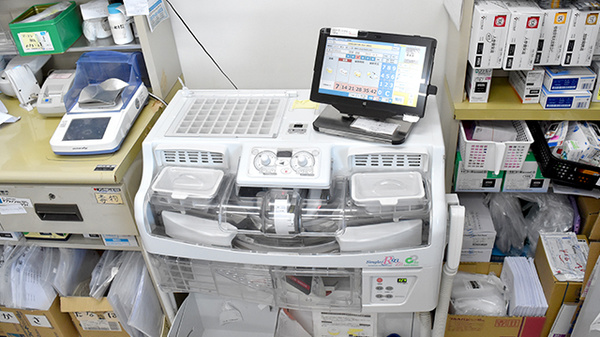 クスリのサンロード薬局長坂店の調剤器具