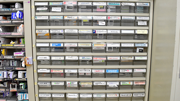 クスリのサンロード薬局敷島東店の薬棚