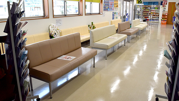 クスリのサンロード雨宮調剤薬局の待合スペース