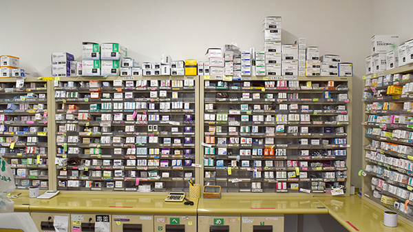 クスリのサンロード雨宮調剤薬局の薬棚