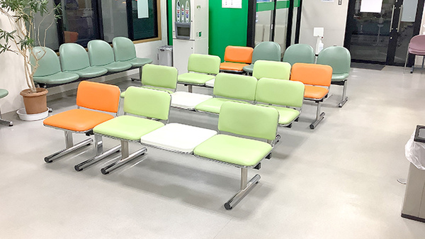 ハーティ加納岩薬局の待合スペース