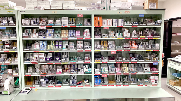 ハーティ加納岩薬局の薬棚