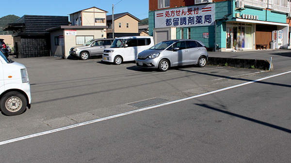 都留調剤薬局の駐車場