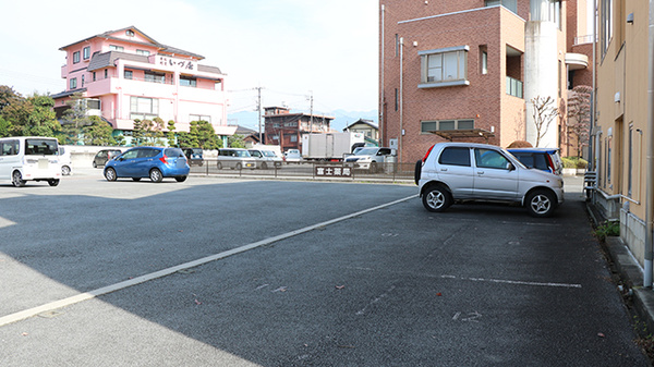 富士薬局の駐車場