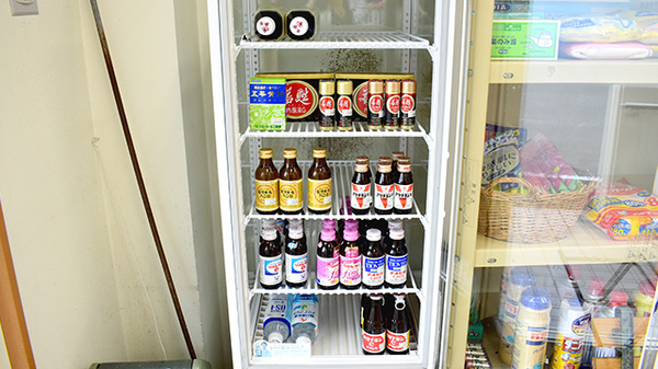 カギヤ薬局愛東の飲食物