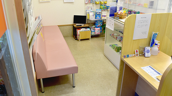 ふれあいさふ谷薬局の待合スペース