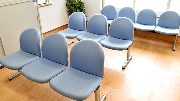 駅前すみれ薬局の待合スペース