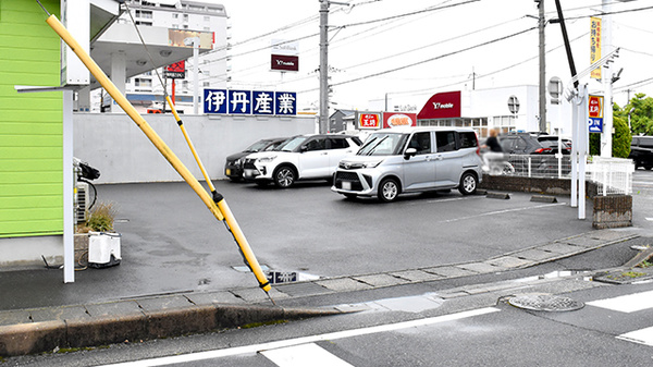 駅前すみれ薬局の駐車場