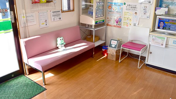 つくし薬局大江店の待合スペース