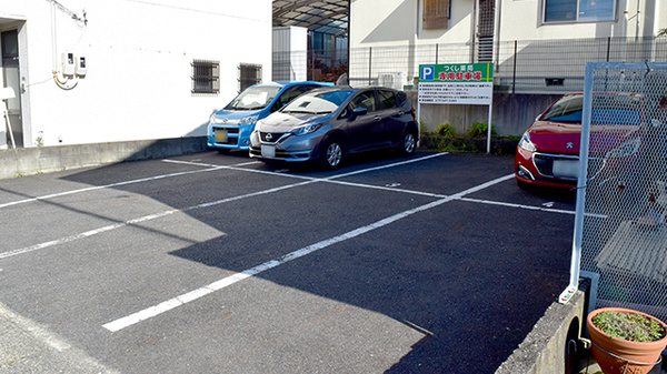 つくし薬局大江店の駐車場
