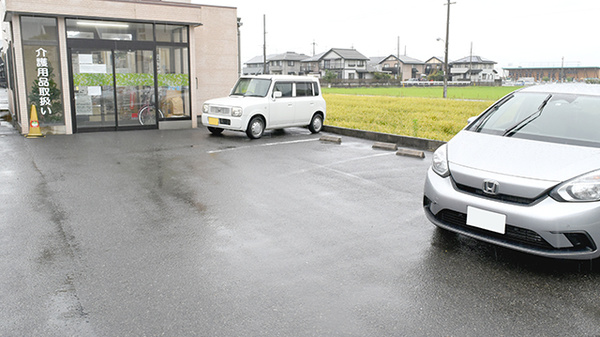 のぞみ薬局愛知川店の駐車場
