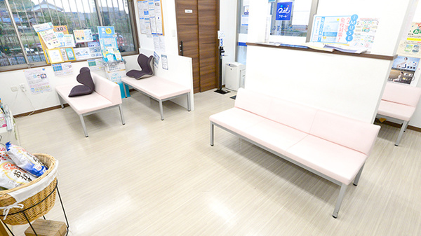 クオール薬局桜川店の待合スペース